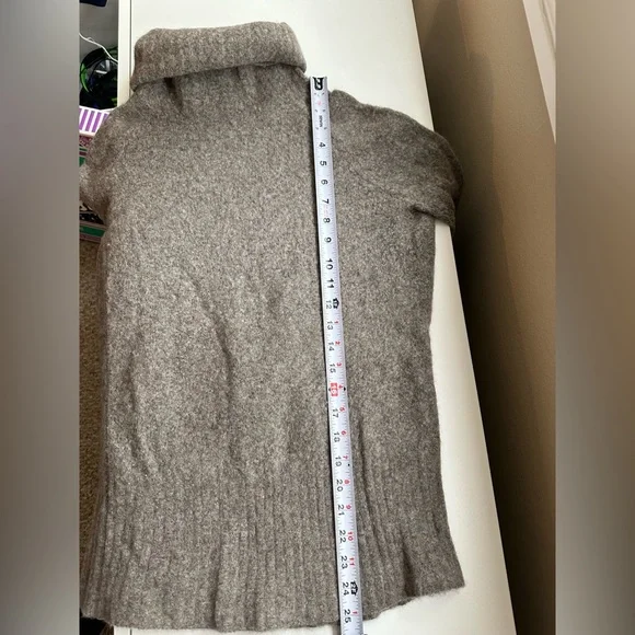 Aritzia Community Wool Turtleneck Sweater - Picture 4 of 8